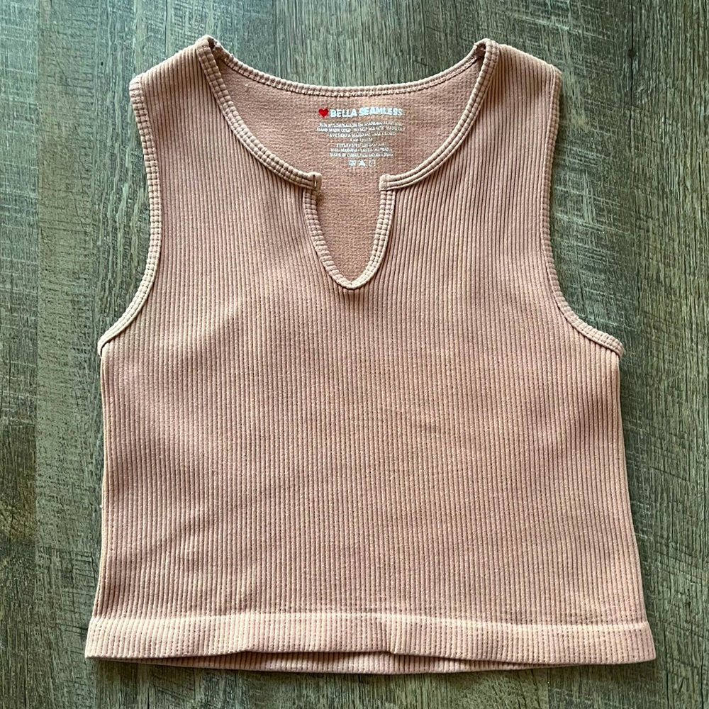 brown bella ribbed seamless notch cropped tank top